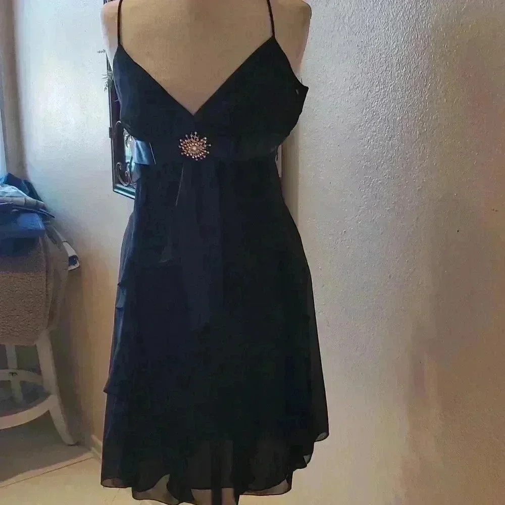 Betsy & Adam's black cocktail dress THE DRESS ! - Picture 2 of 8